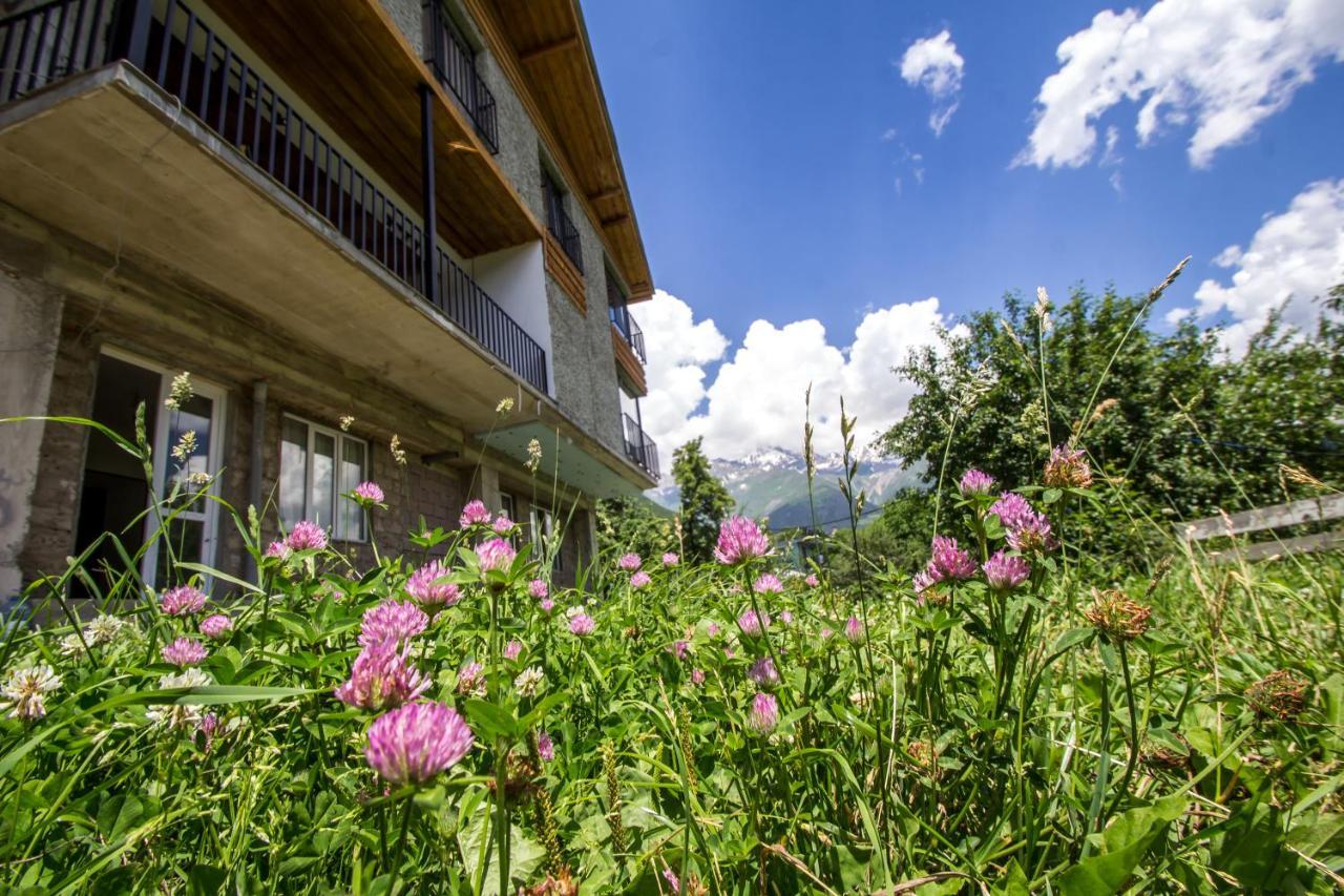 Mestia Hotel Amirani Esterno foto