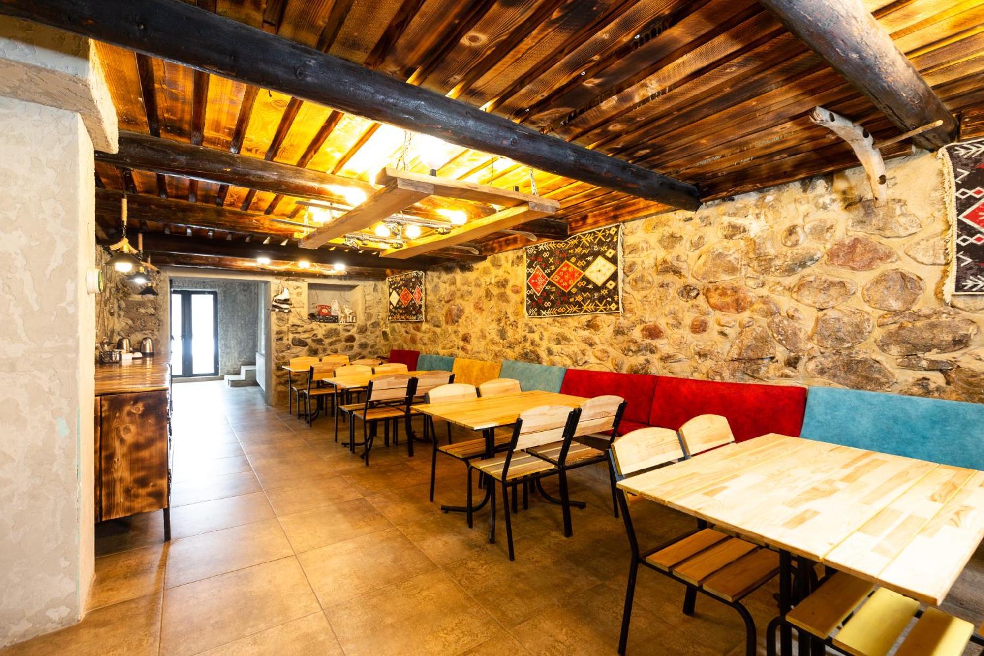Mestia Hotel Amirani Esterno foto