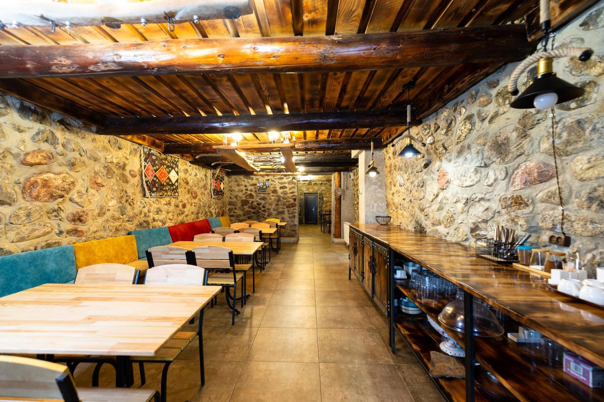 Mestia Hotel Amirani Esterno foto