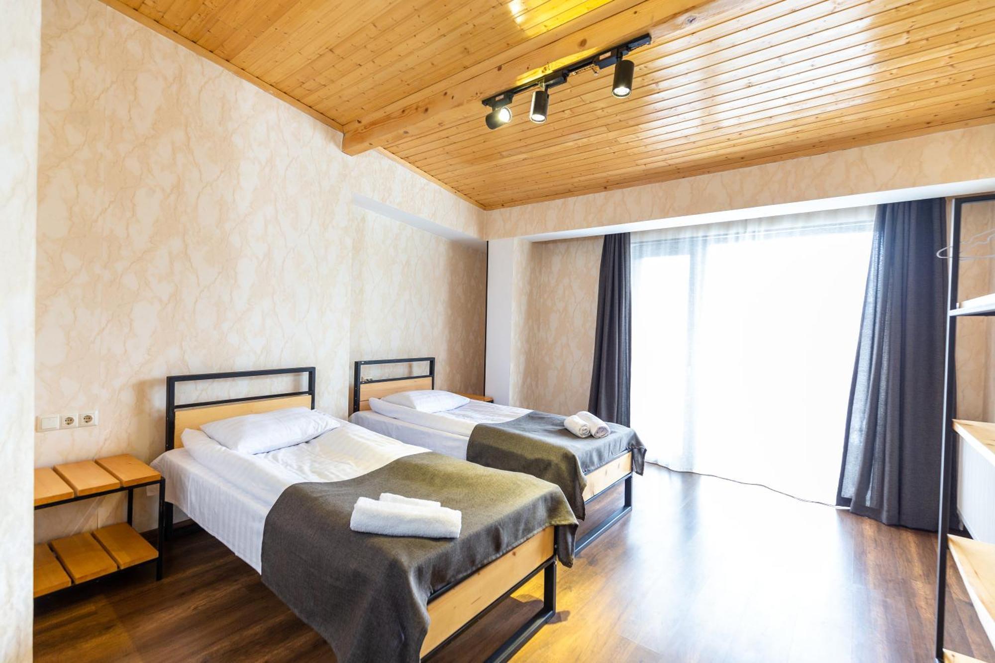 Mestia Hotel Amirani Esterno foto